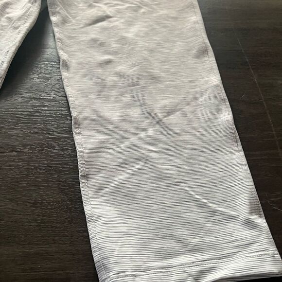 Lululemon Grey Cropped Patterned Sweatpants - Picture 4 of 6